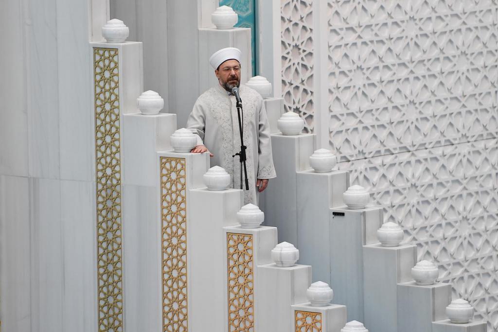 Diyanet İşleri Başkanı Erbaş’tan Ahmet Hamdi Akseki Camii’nde Cuma Hutbesi