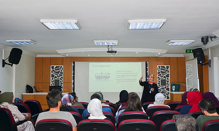 Annesiyle Güçlü Bağlar Kuran Çocuk Hayatta Başarılı Olur