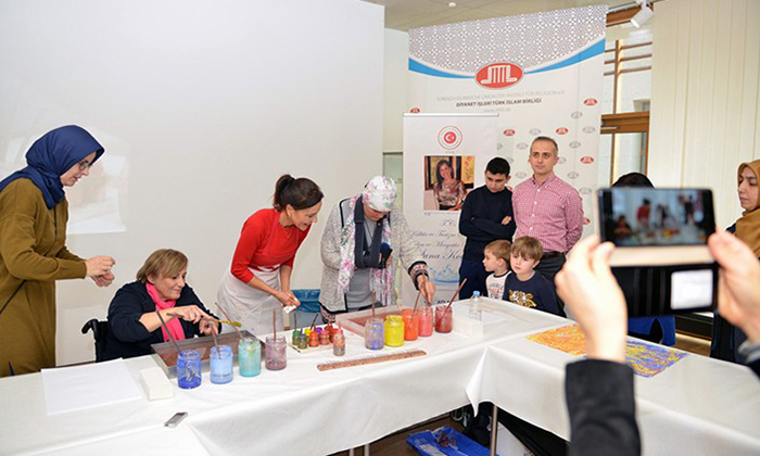 Ebru Sanatının Şifa Boyutu Uygulamalı Gösterildi