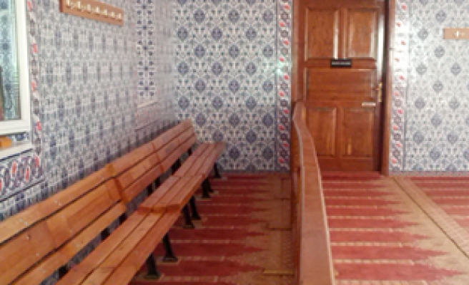 Erbaş Duyurdu, Camilerden Sabit Oturaklar Kaldırılıyor