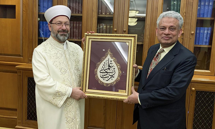 Diyanet’in Reisi Erbaş, İngiltere’de