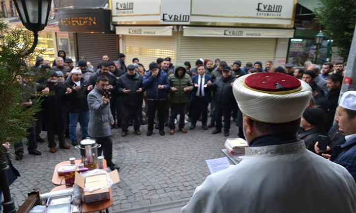 Eskişehir’de Esnaflar Güne Dualarla Başlıyor..