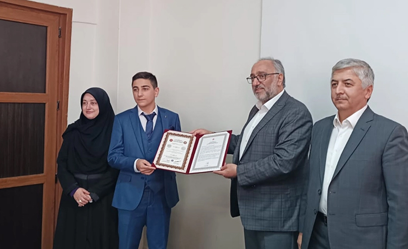 13 yaşındaki Kargın, annesinin desteği ile hafız oldu