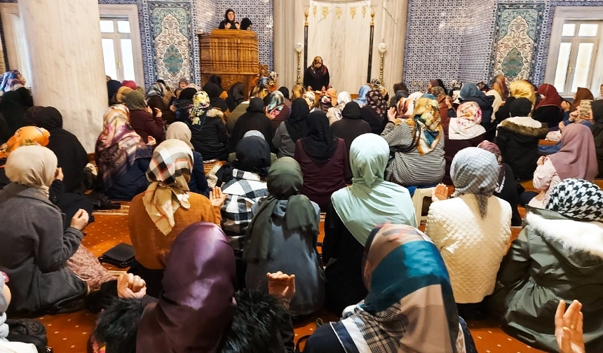 Kadınlara yönelik “Kur’an-ı Kerim Ziyafeti” programı düzenledi