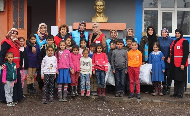 Kars Müftülüğü Ve Kızılay “İyilik” Dağıttı