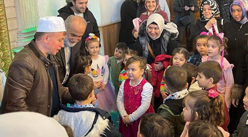 Çocuklar Camiyle Buluşuyor