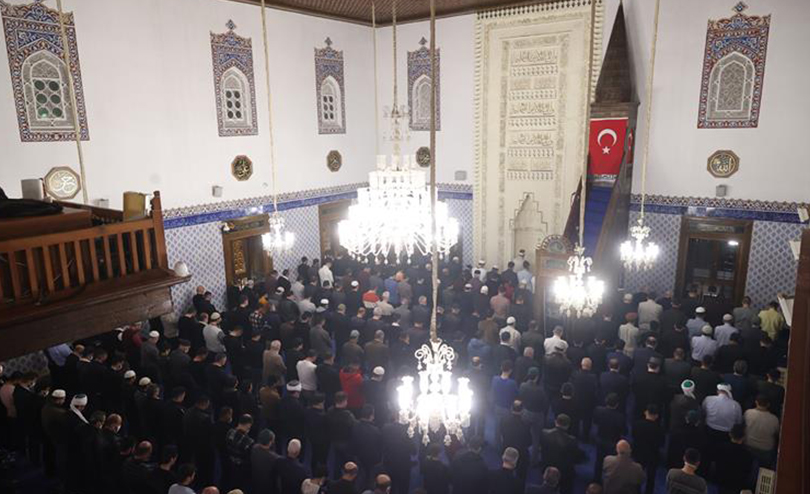 “Kur’an dostları, haydi sabah namazına!”