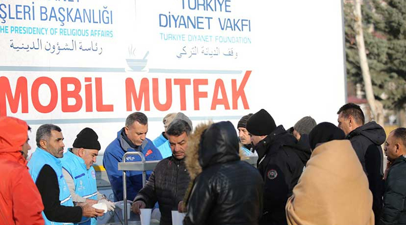 TDV, Deprem Bölgesinde 3 Öğün Sıcak Yemek İkram Ediyor