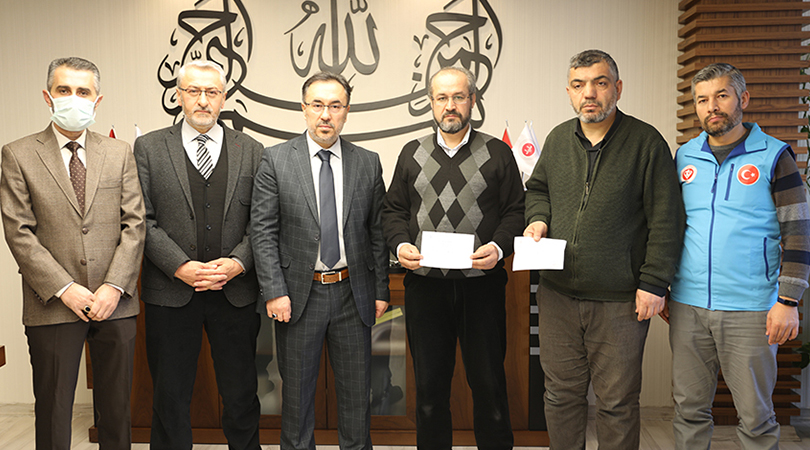 Din görevlileri maaşlarını depremzedelere bağışladı